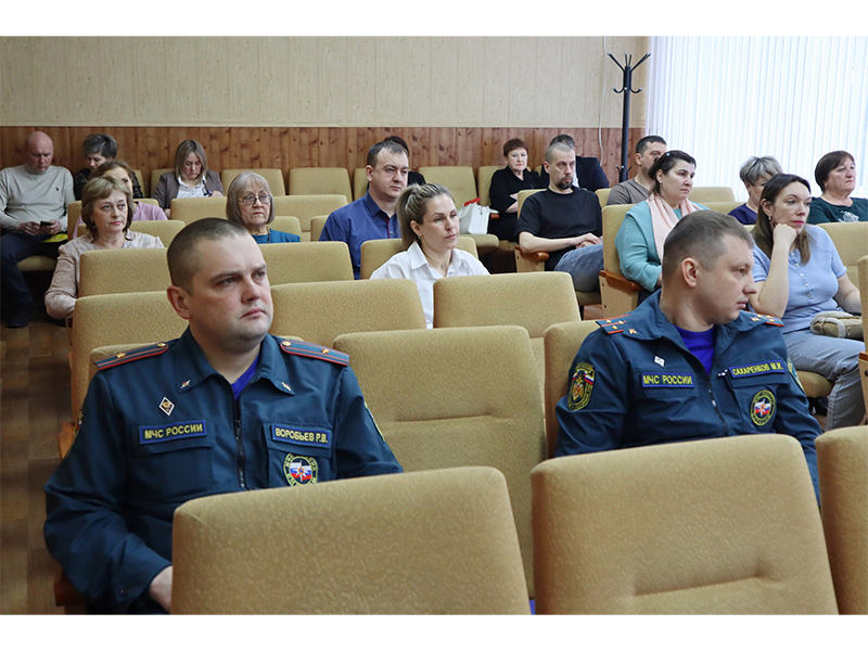 На комиссии по чрезвычайным ситуациям обсудили подготовку к весенне-летнему сезону.