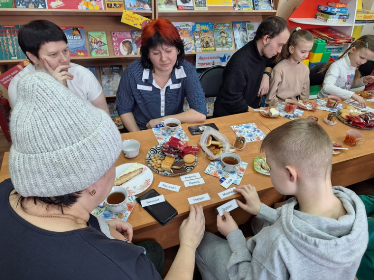 3 февраля в Центральной детской библиотеке состоялась встреча участников клуба приёмных семей «Семейный Узелок».